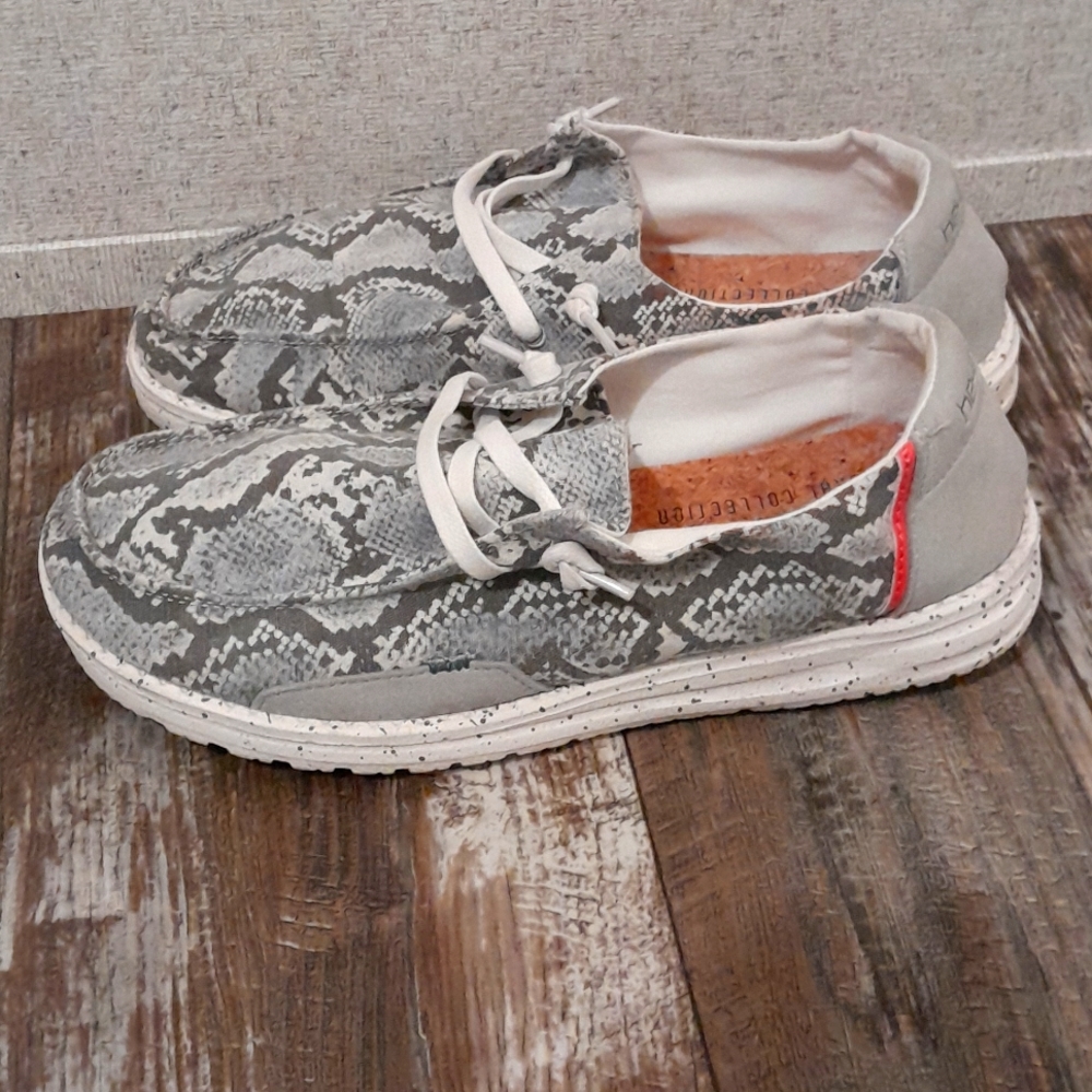 Heydude women size 9